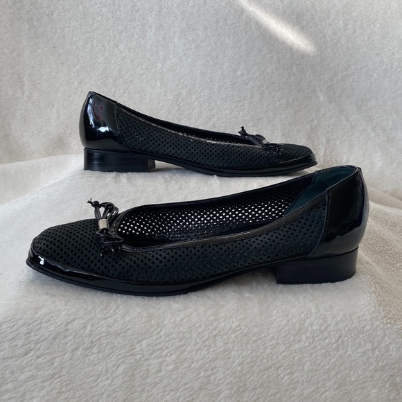 Amalfi by Rangoni black suede toe slide flats - Picture 4 of 5